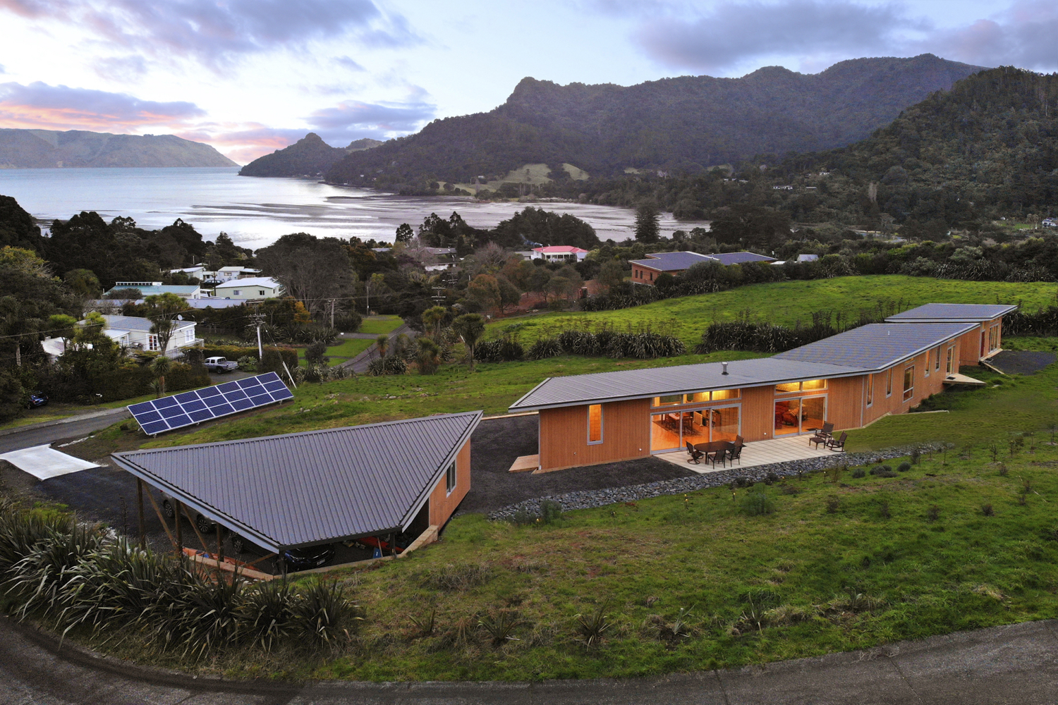 UPLAND ROAD HOUSE 01, HUIA BAY, MANUKAU HARBOUR, NEW ZEALAND