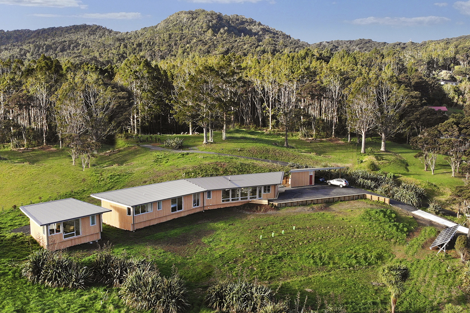 UPLAND ROAD HOUSE 01, HUIA BAY, MANUKAU HARBOUR, NEW ZEALAND