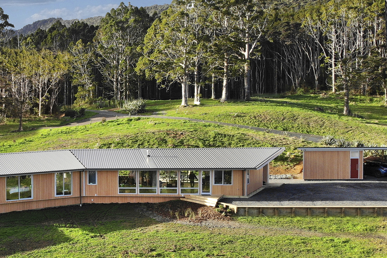 UPLAND ROAD HOUSE 01, HUIA BAY, MANUKAU HARBOUR, NEW ZEALAND